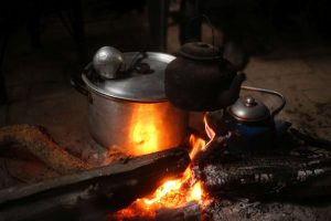 Abendessen auf dem Lagerfeuer beim Pferdetrekking in Chile